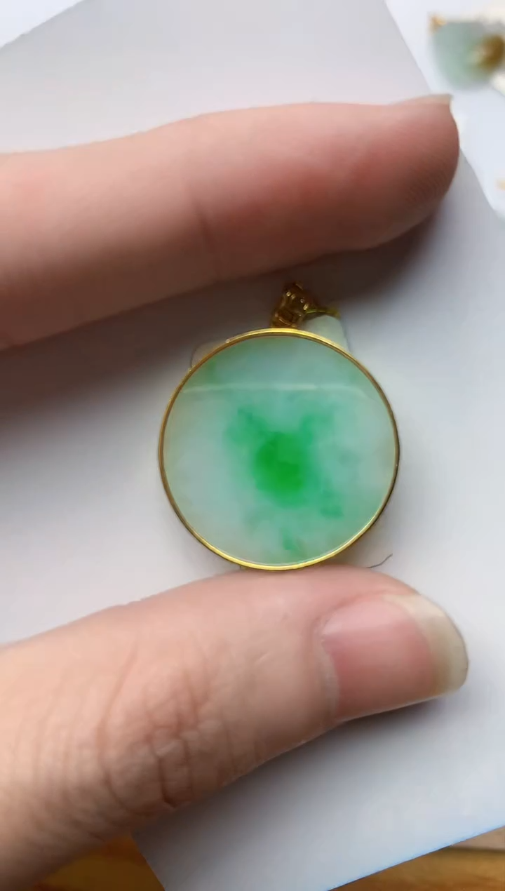 【闪购商品】翡翠颈饰18K金镶嵌67.......