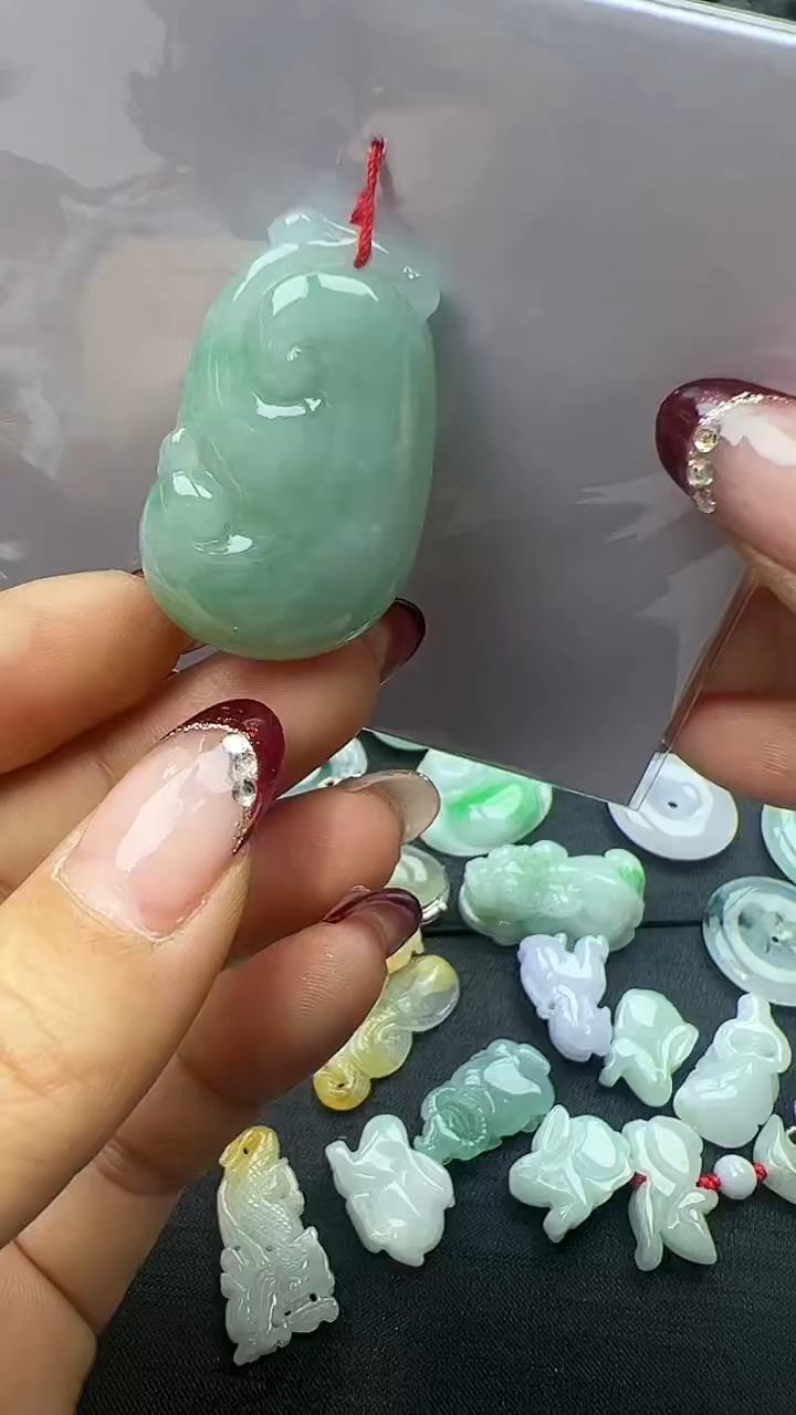 【闪购商品】翡翠颈饰未镶嵌如意