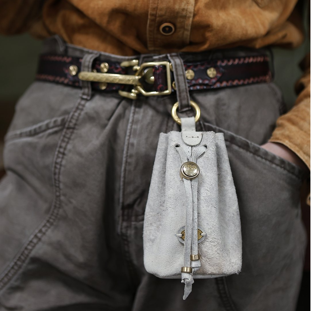 方向皮具新款手工皮具小众设计经典白色cfs皮料文玩收纳包8835