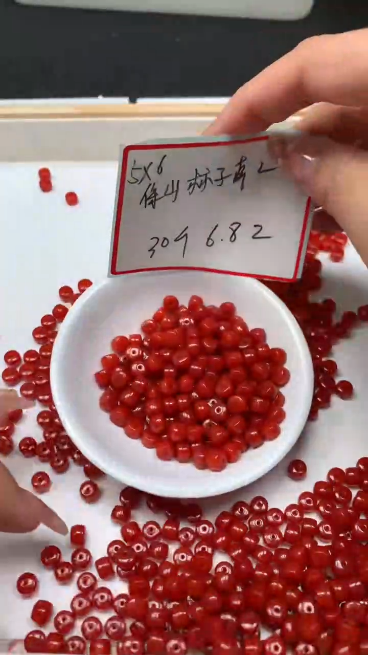 未镶嵌散珠南红玛瑙A1935 保山 柿子南红5*6mm30颗6.8元