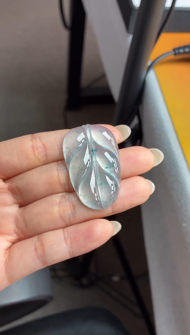 吊坠(不含链)未镶嵌翡翠53 叶子 41.2 26 5.6