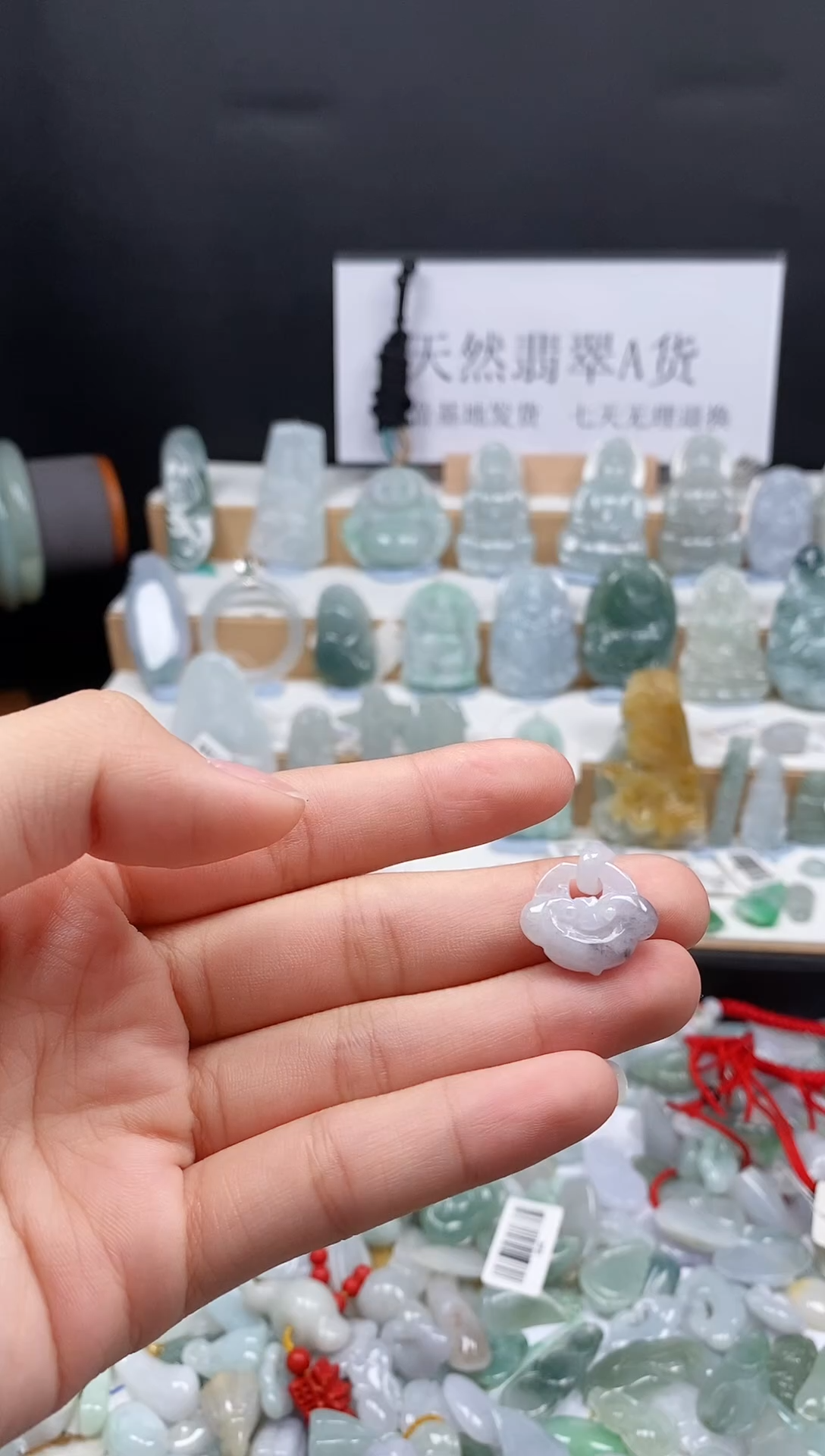 翡翠未镶嵌吊坠(不含链)82    祥云如意锁吊坠