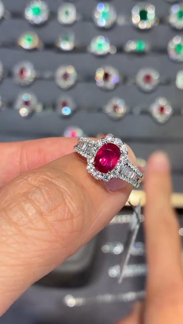 18K金镶嵌戒指红宝石C****a【闪购】1.0ct/同步展会价/无烧鸽血红