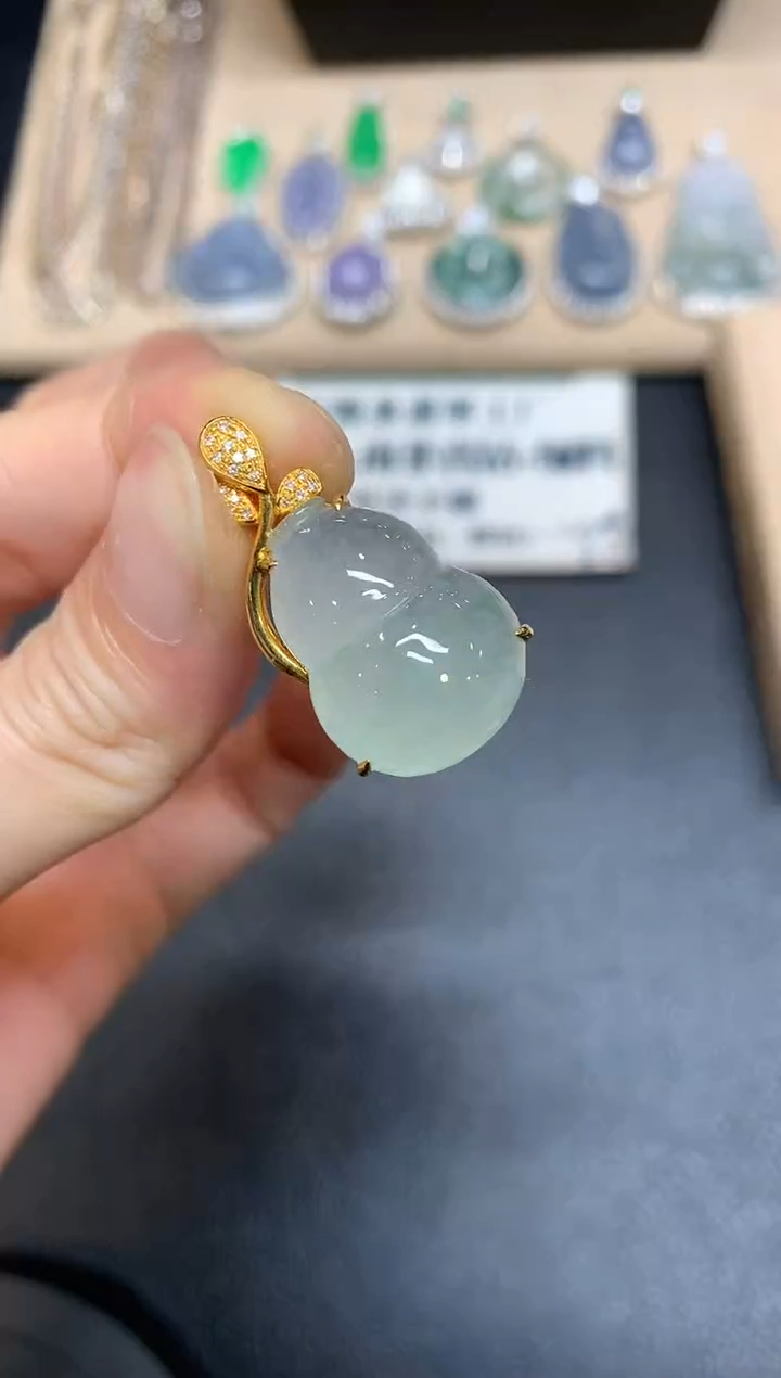 【闪购商品】翡翠颈饰18K金镶嵌葫芦【无服务费