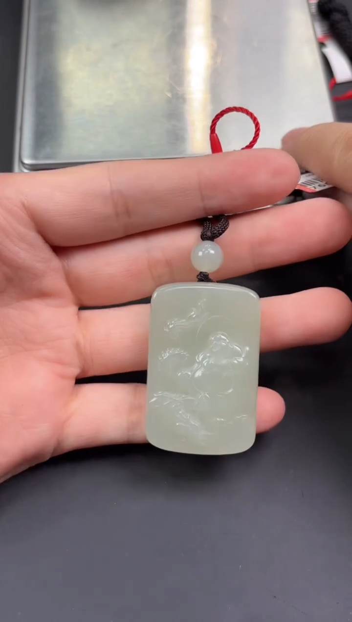【闪购商品】和田玉吊坠(赠链)未镶嵌且末微色差近矿吊坠