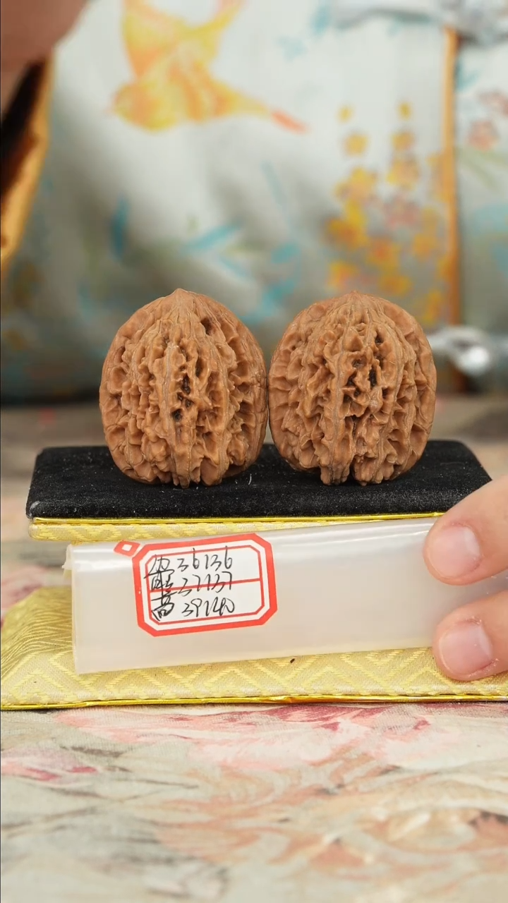 【闪购商品】文玩核桃把件龙纹将军榜