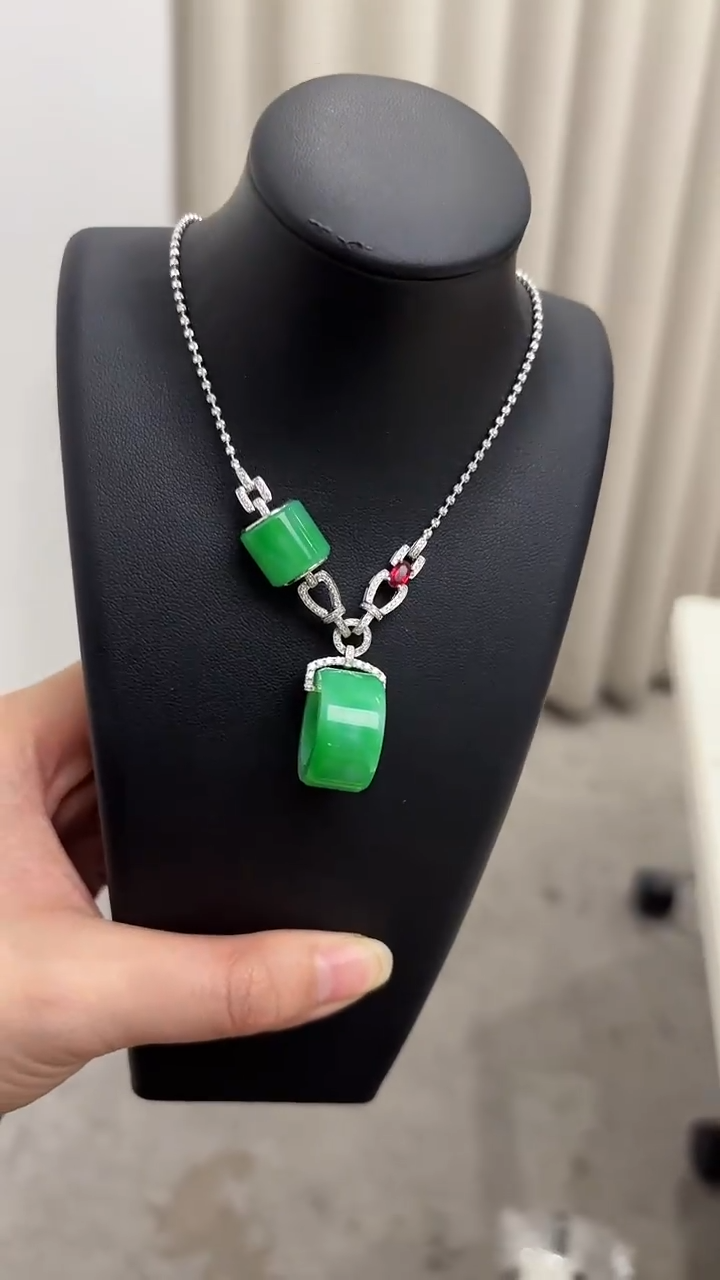 【闪购商品】翡翠项链18K金镶嵌翡翠圆桶项链多人不退不换