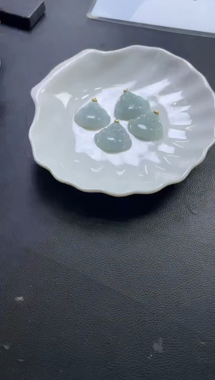 颈饰18K金镶嵌翡翠佛公多样性发一件