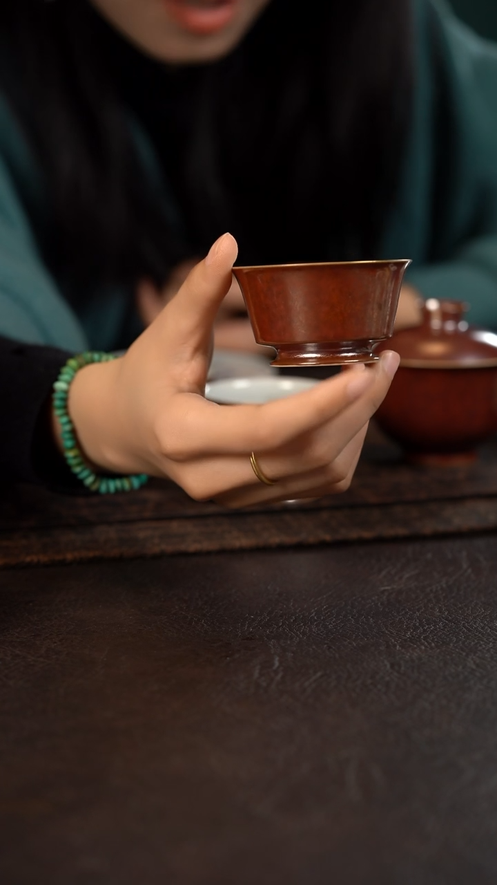 【闪购商品】杯聚澜堂红金花釉马蹄杯