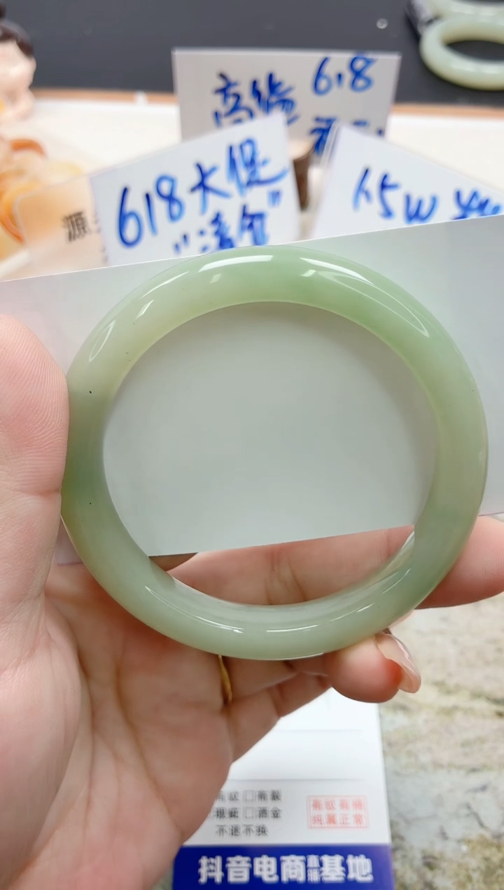 石英质玉手镯未镶嵌280/58.7
