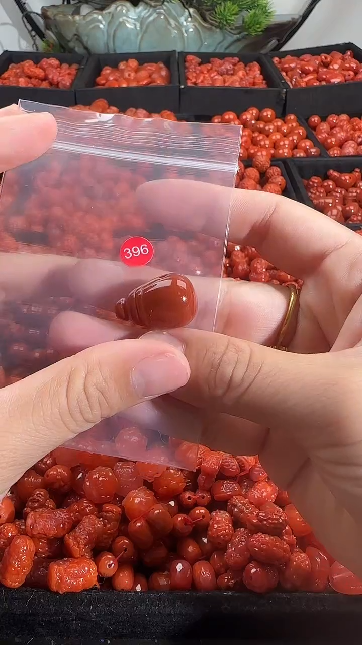 颈饰未镶嵌南红玛瑙1