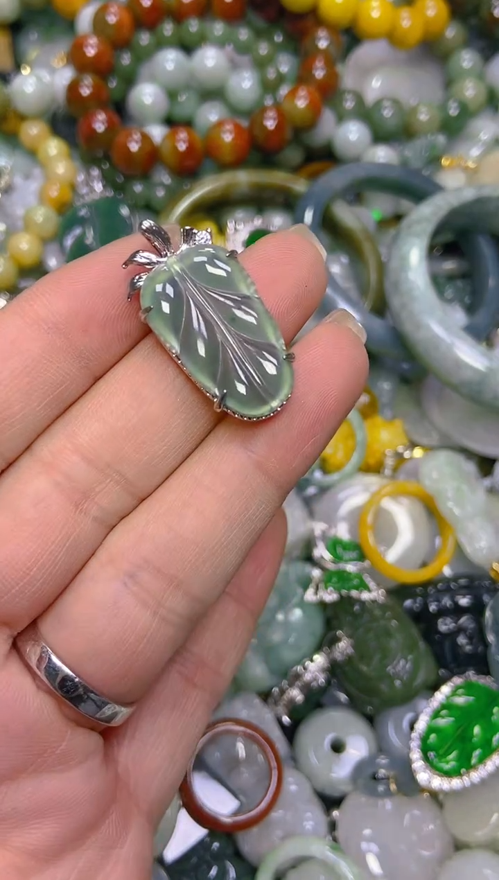 颈饰未镶嵌翡翠/M/翡翠A货，一件也是批发价