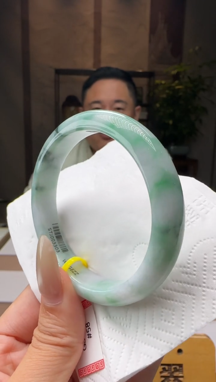 未镶嵌手镯翡翠MM@@