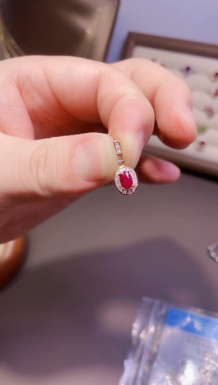 【闪购商品】红宝石吊坠(赠链)银S925镶嵌一条