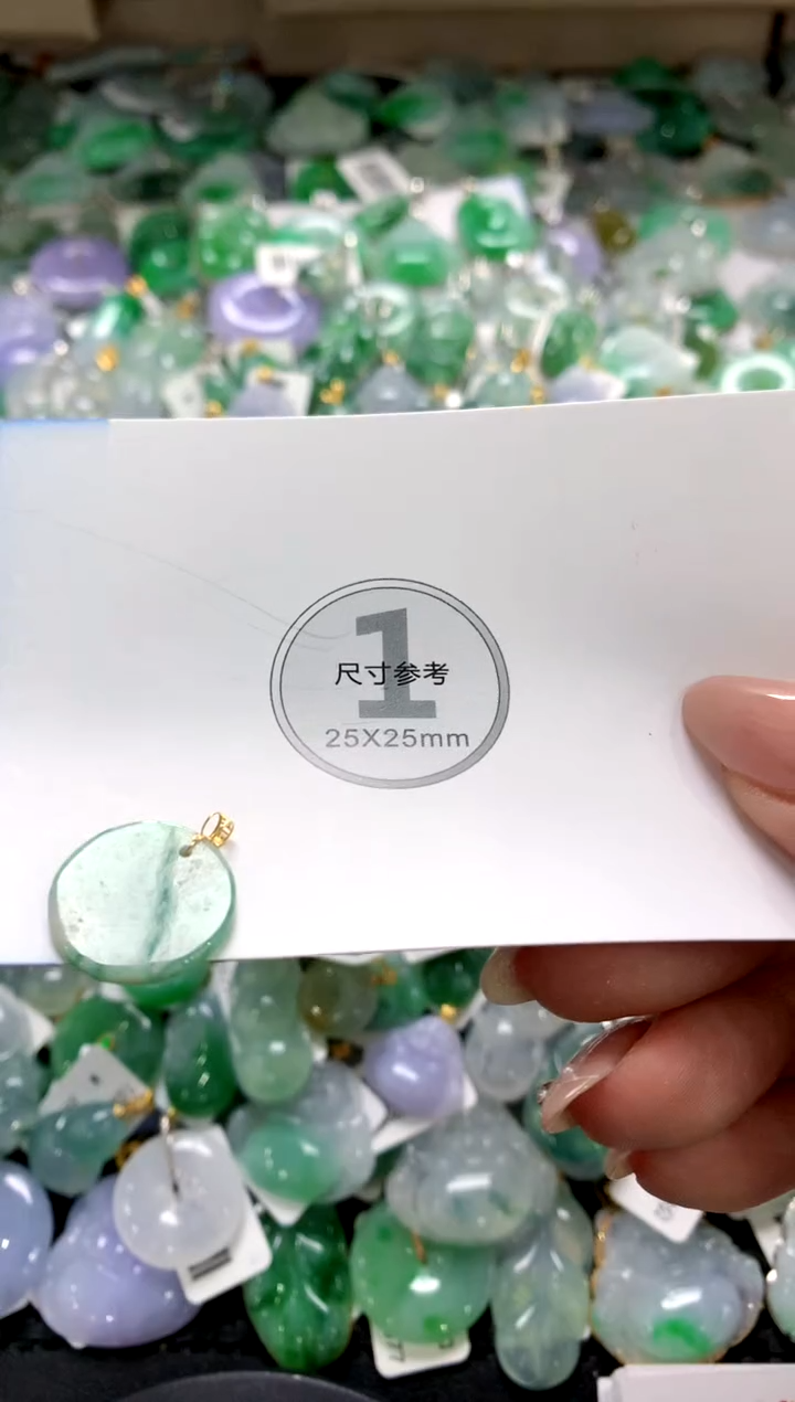 颈饰18K金镶嵌翡翠1111111111111111