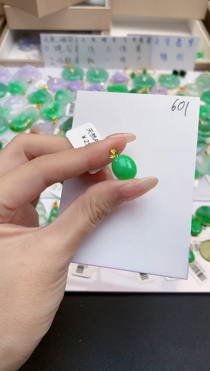 颈饰18K金镶嵌翡翠天然缅甸A货翡翠