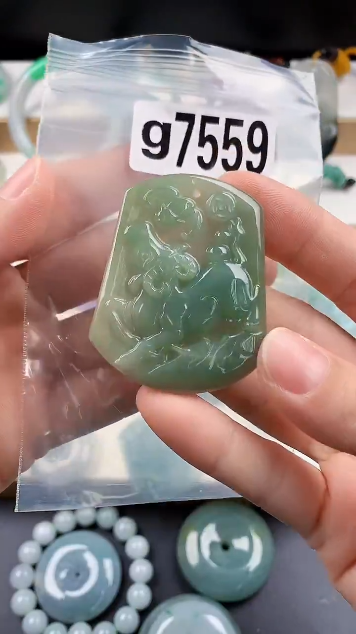 颈饰未镶嵌翡翠天然翡翠吊坠挂件
