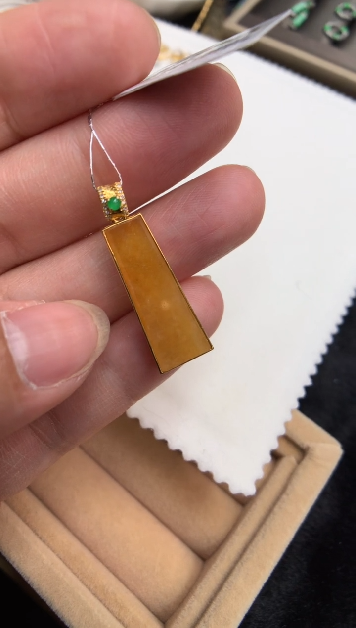 【闪购商品】翡翠颈饰18K金镶嵌无事牌