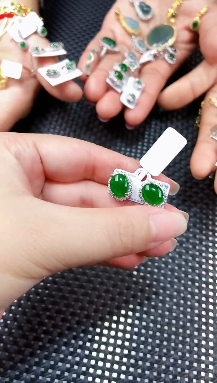 【闪购商品】翡翠耳饰未镶嵌11111111