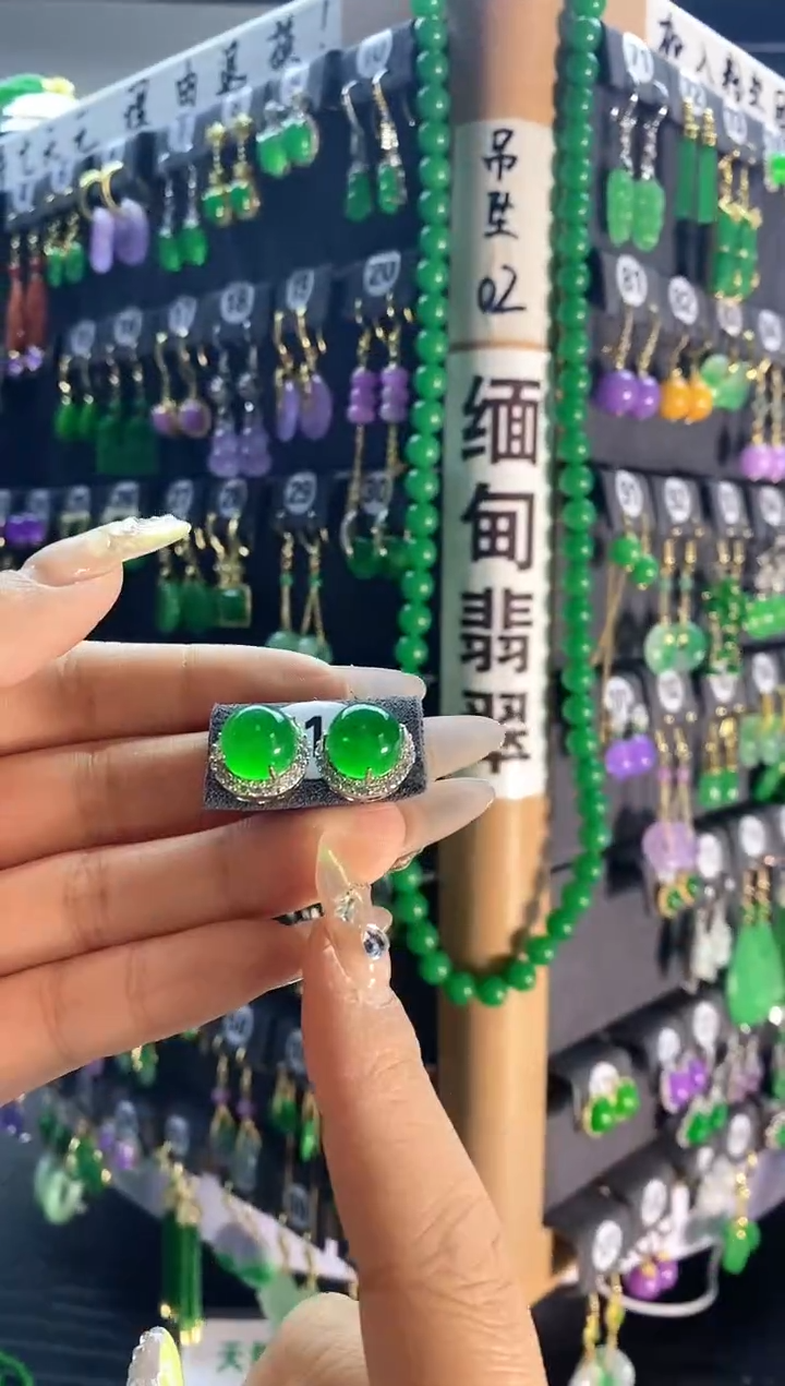 【闪购商品】翡翠耳饰银S925镶嵌111....