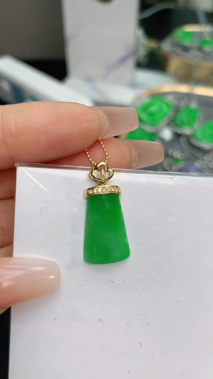 【闪购商品】翡翠颈饰18K金镶嵌赠礼盒证书