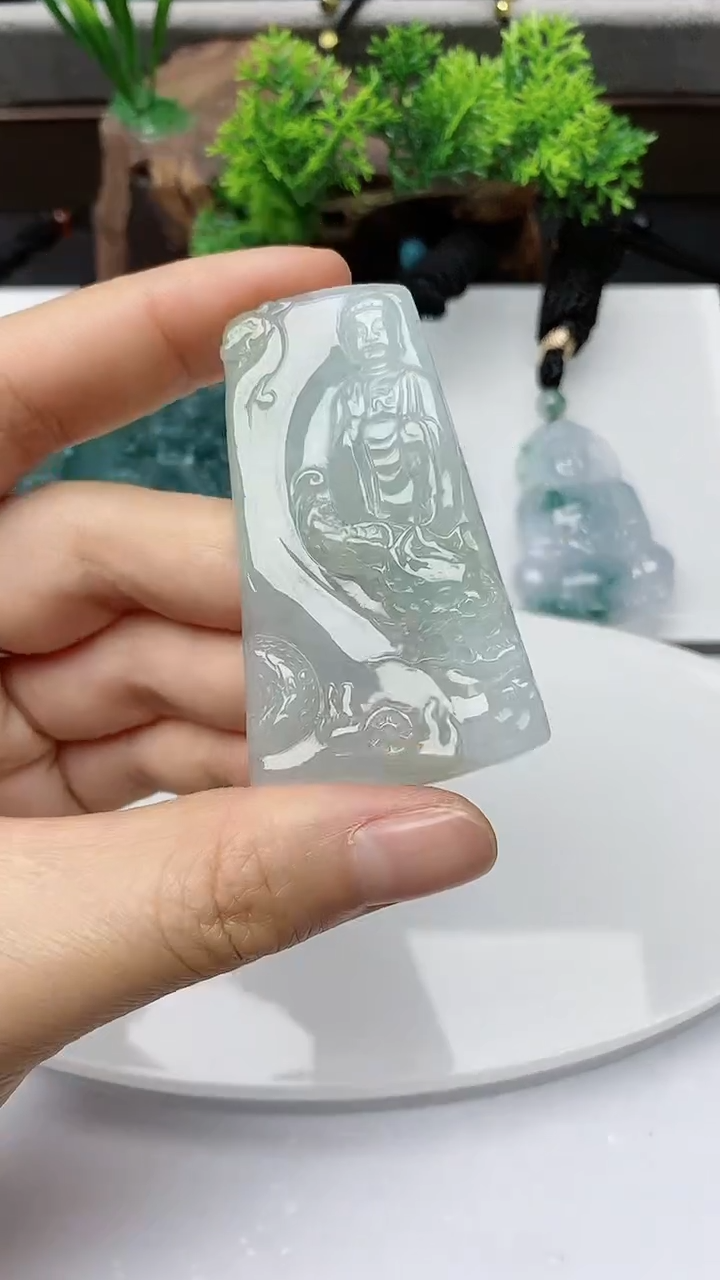 【闪购商品】翡翠颈饰未镶嵌        