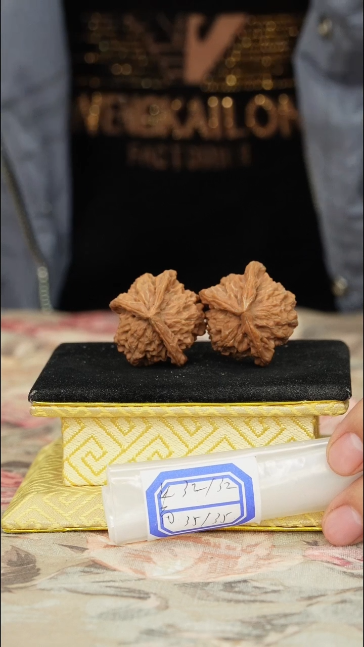 【闪购商品】文玩核桃把件盘山三棱