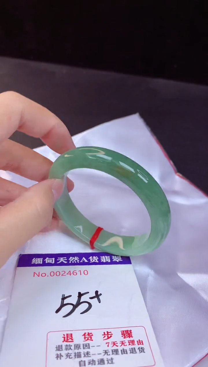 【闪购商品】翡翠手镯未镶嵌55+             