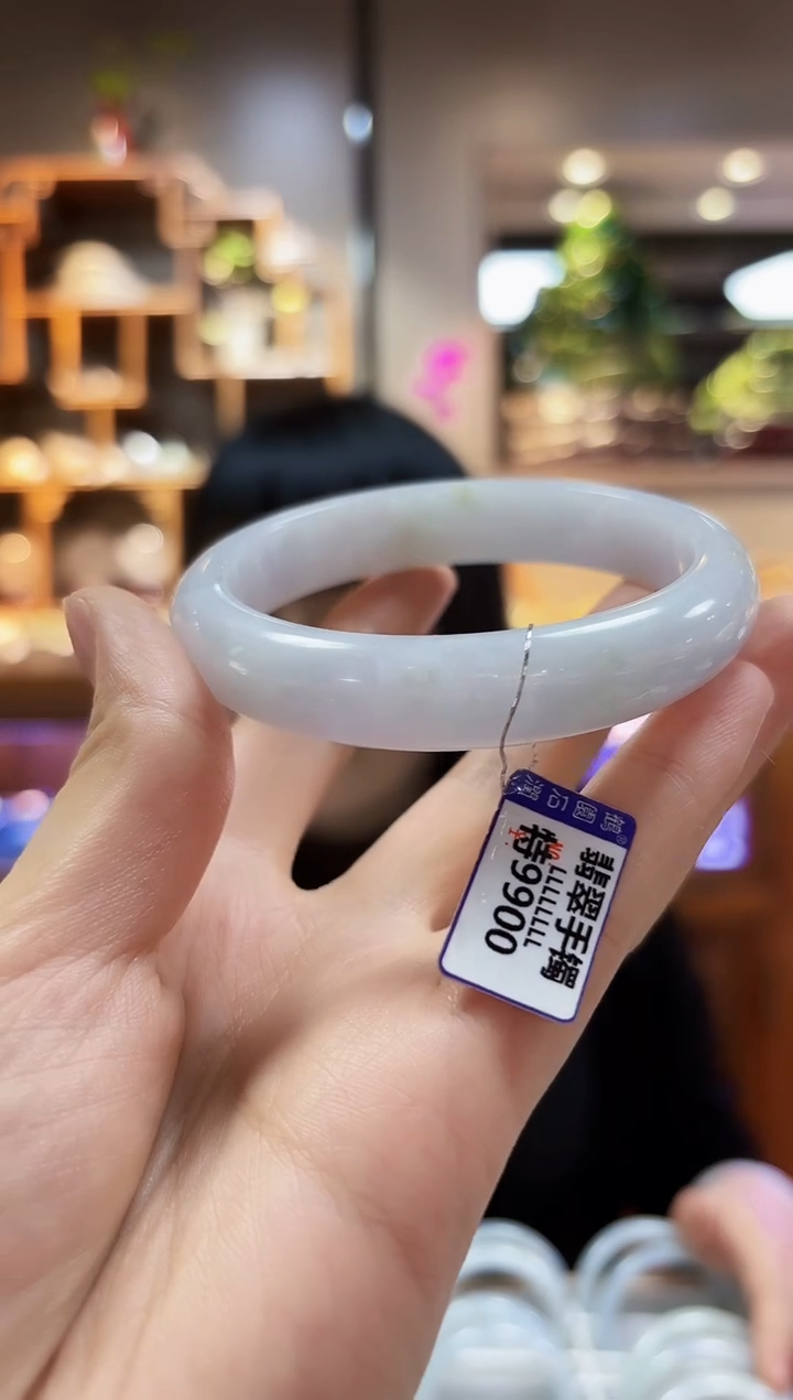 【闪购商品】翡翠颈饰未镶嵌62.4手镯