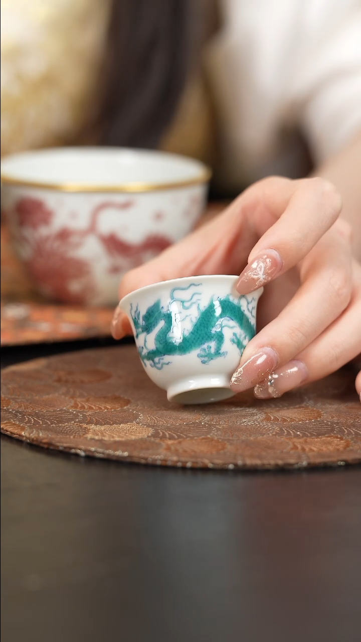 【闪购商品】杯问玉斗彩青龙杯