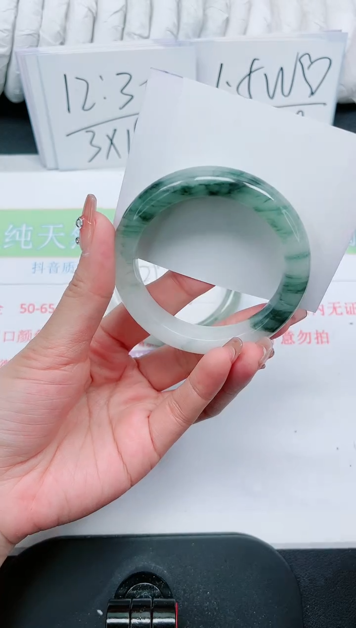 【闪购商品】石英质玉手镯未镶嵌194