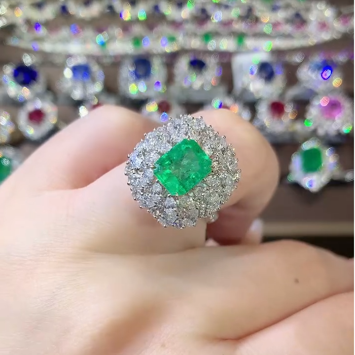 【闪购商品】祖母绿戒指18K金镶嵌C74 总35000 定5000差30000