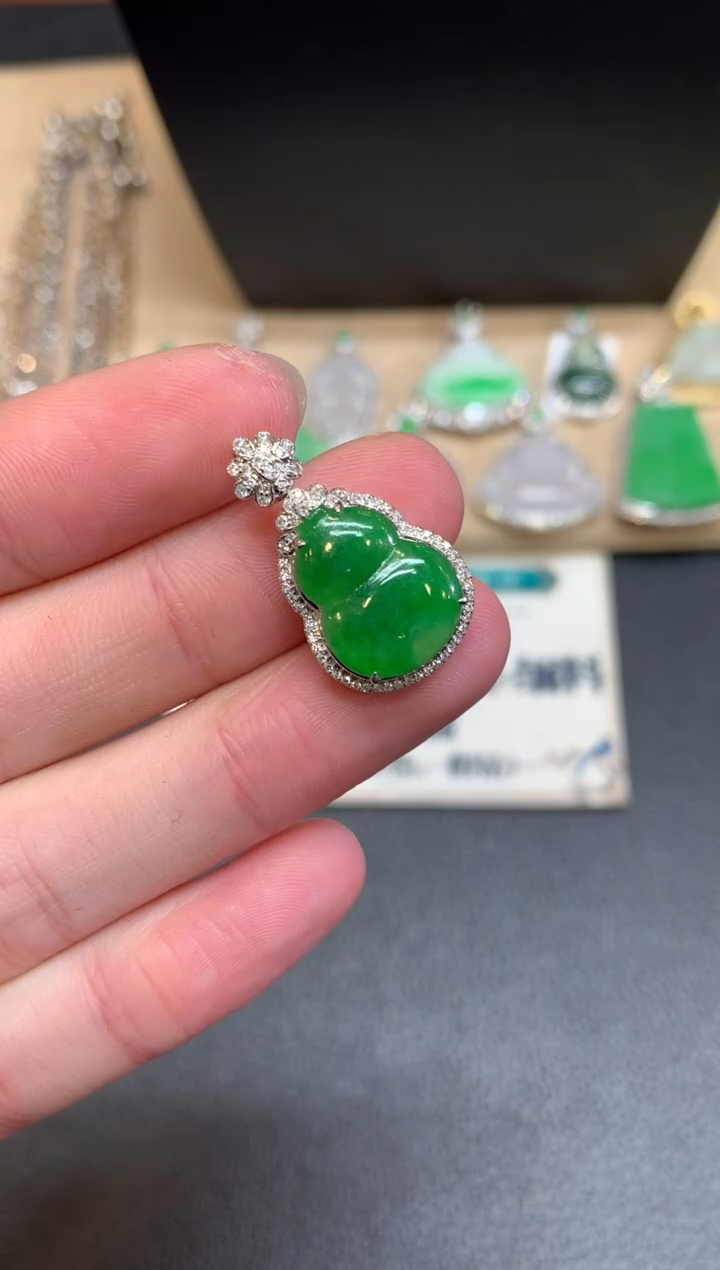 【闪购商品】翡翠颈饰18K金镶嵌葫芦【无服务费】