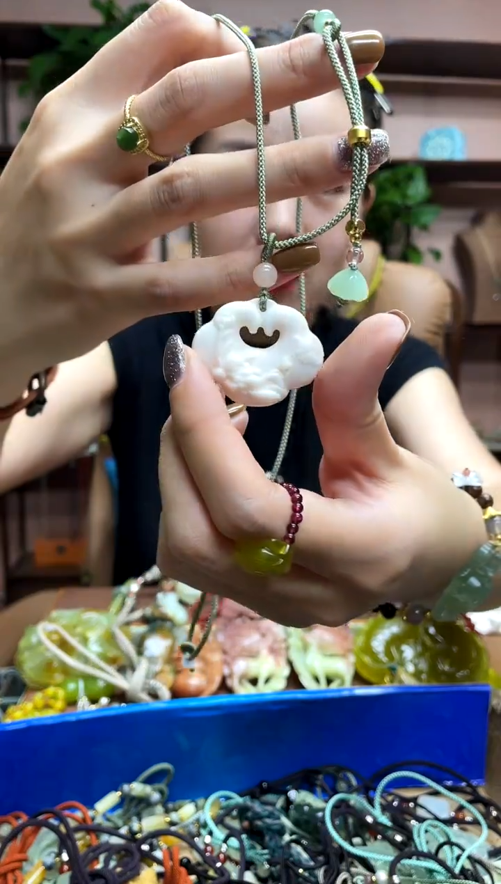 未镶嵌岫玉吊坠·