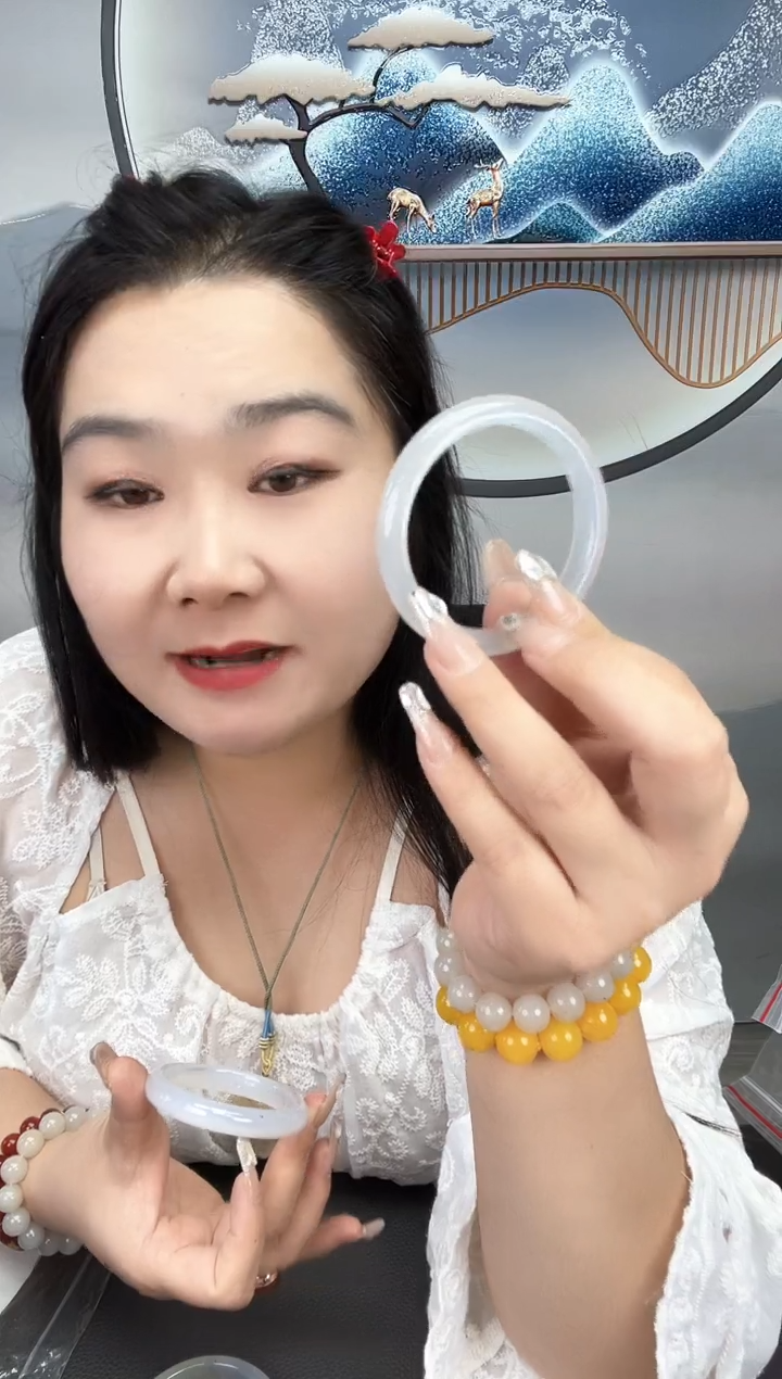 玛瑙/玉髓白月光玉髓镯子未镶嵌56