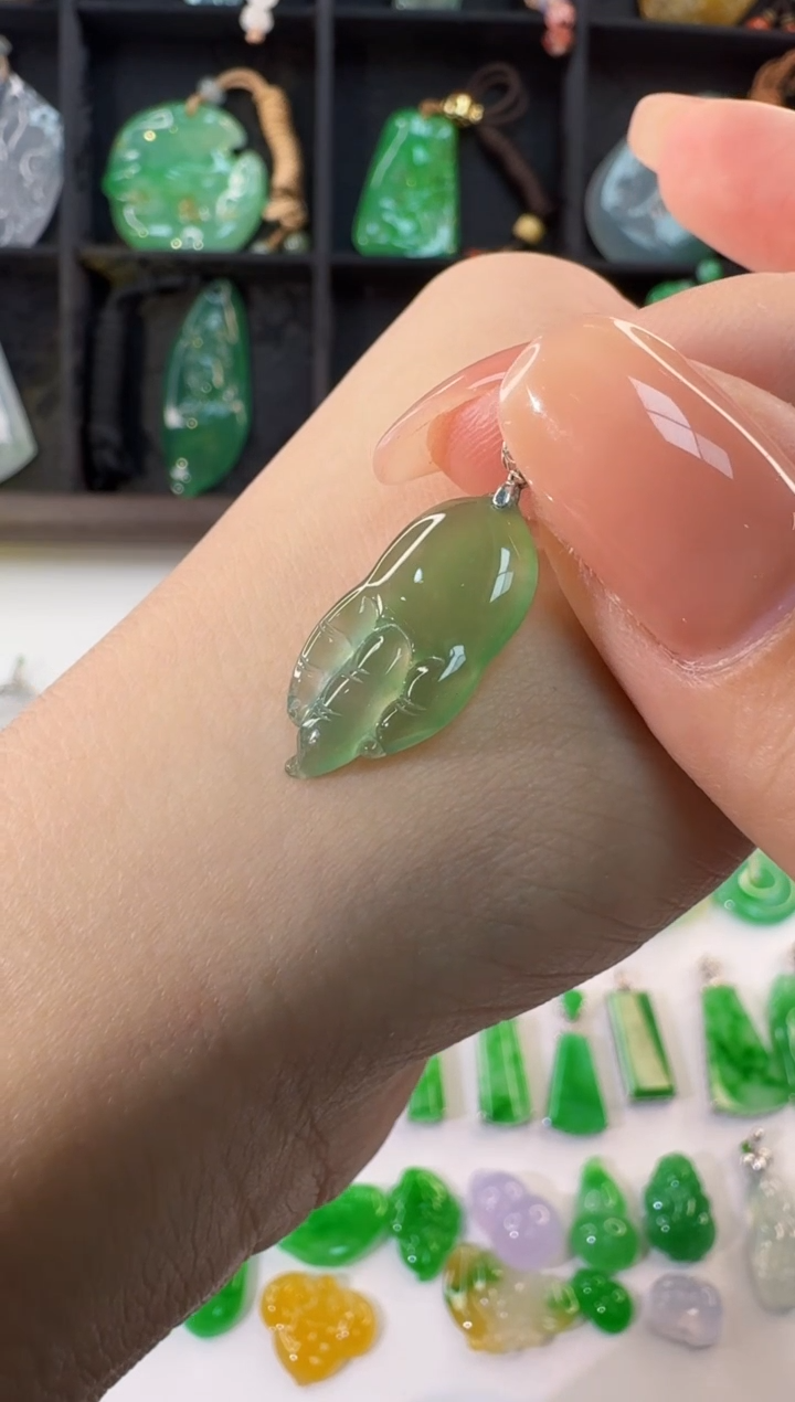 颈饰18K金镶嵌翡翠缅甸A货翡翠