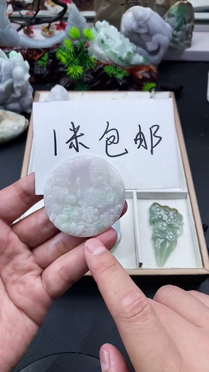 颈饰未镶嵌翡翠桃****?缅甸 A货翡翠