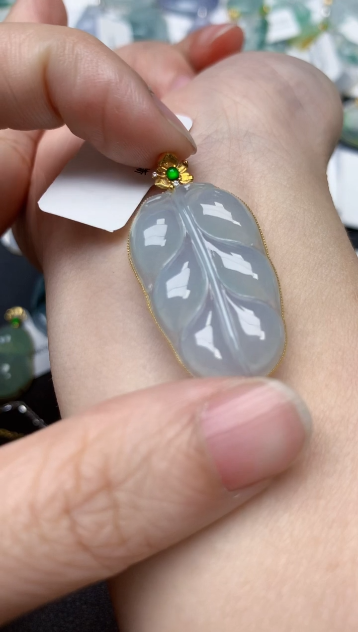 颈饰18K金镶嵌翡翠天然翡翠A货