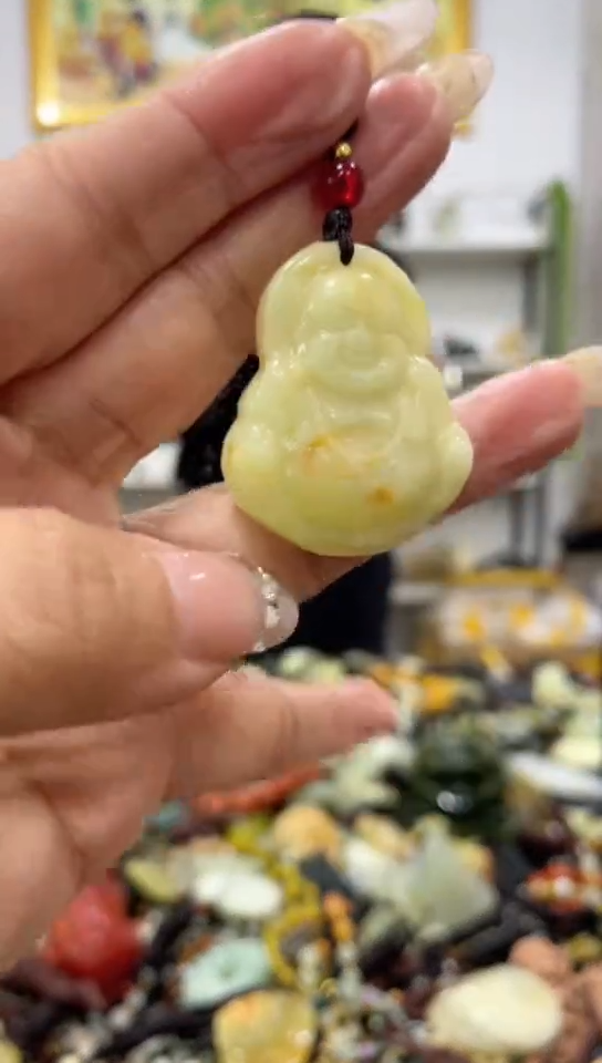 未镶嵌蛇纹石玉吊坠    