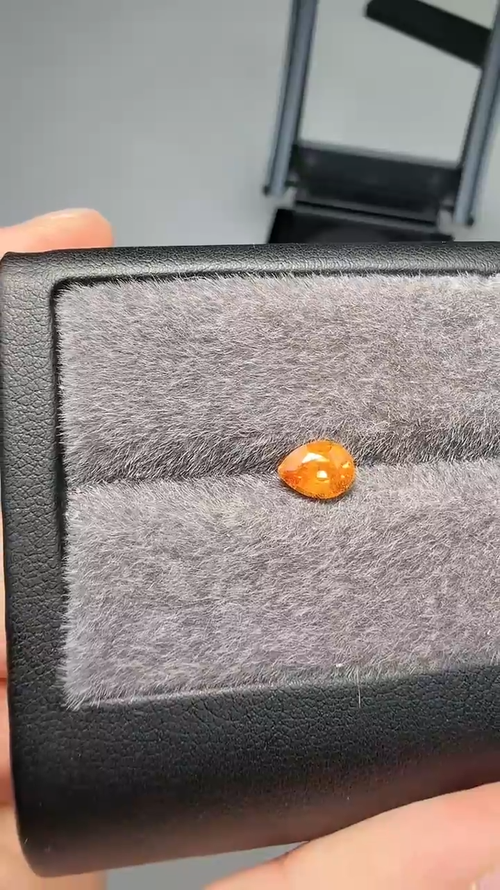 【闪购商品】石榴石（芬达石）水滴未镶嵌1ct-A003-1p