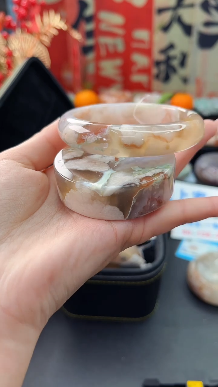 【闪购商品】石英质玉手镯未镶嵌赠送镯心（60圈口