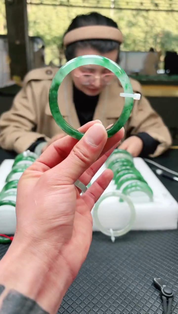【闪购商品】石英质玉手镯未镶嵌1-天然非洲翠手镯