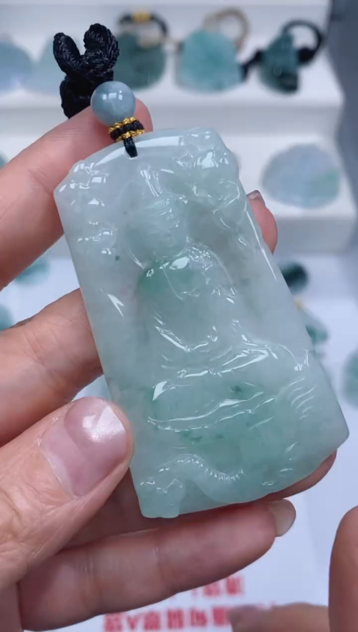 颈饰未镶嵌翡翠吊坠