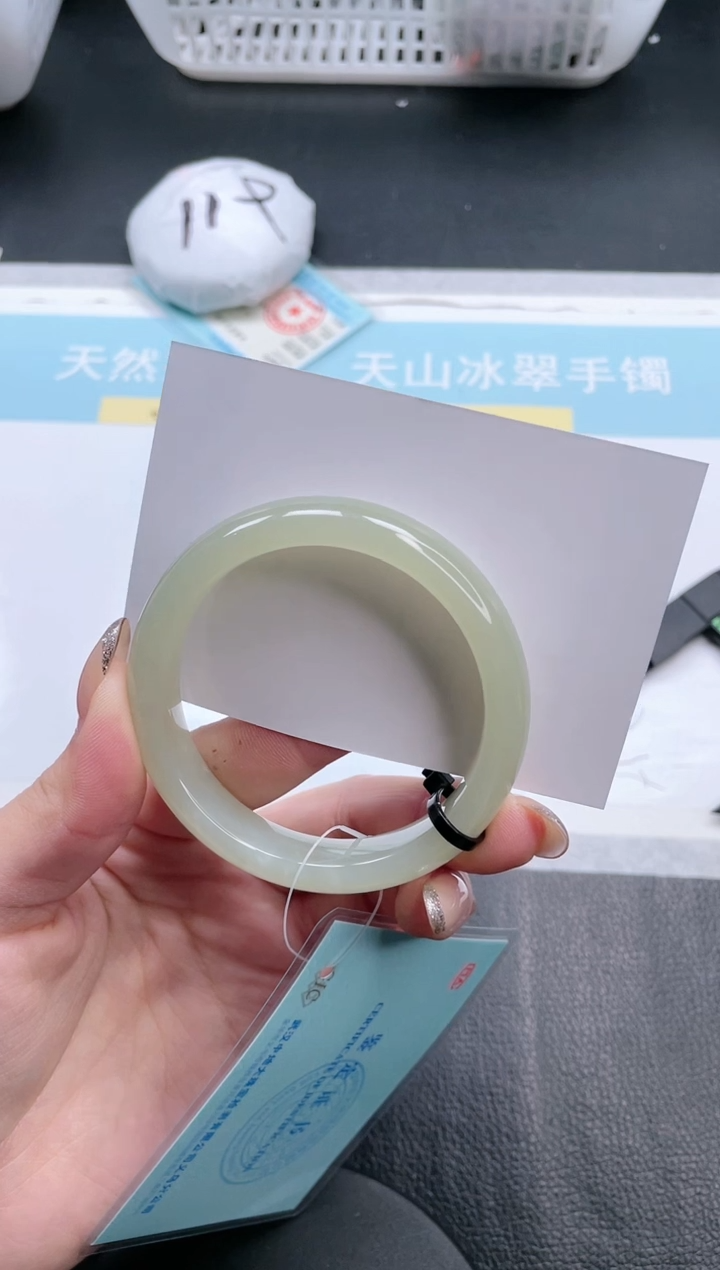 【闪购商品】和田玉手镯未镶嵌8V424-53