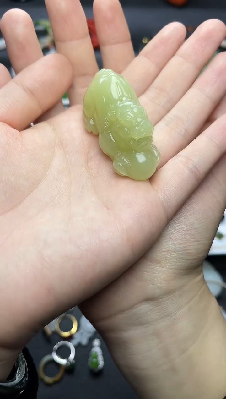 颈饰未镶嵌和田玉黄口貔貅06