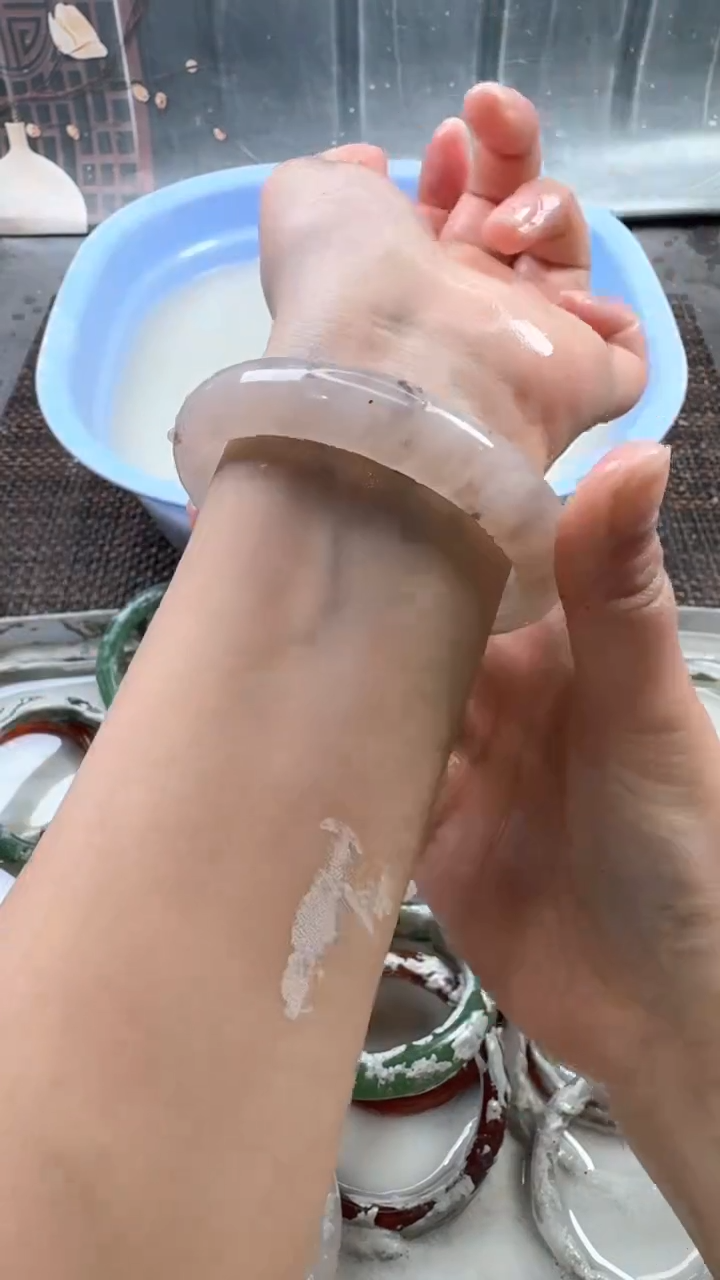 【闪购商品】石英质玉手镯未镶嵌76 6465
