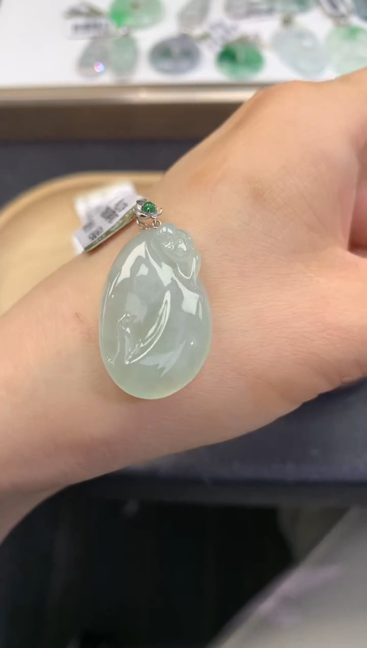 【闪购商品】翡翠吊坠(不含链)18K金镶嵌........翡翠随型