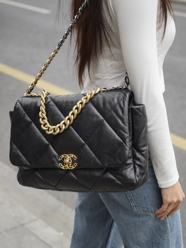 95新 Chanel/香奈儿 黑金19bag max手提斜挎包 底长35 芯片开
