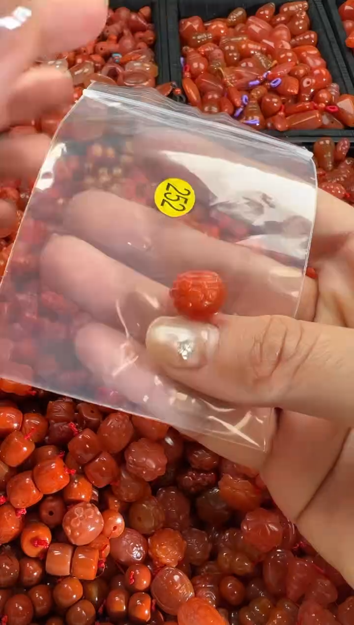 【闪购商品】南红玛瑙颈饰未镶嵌1