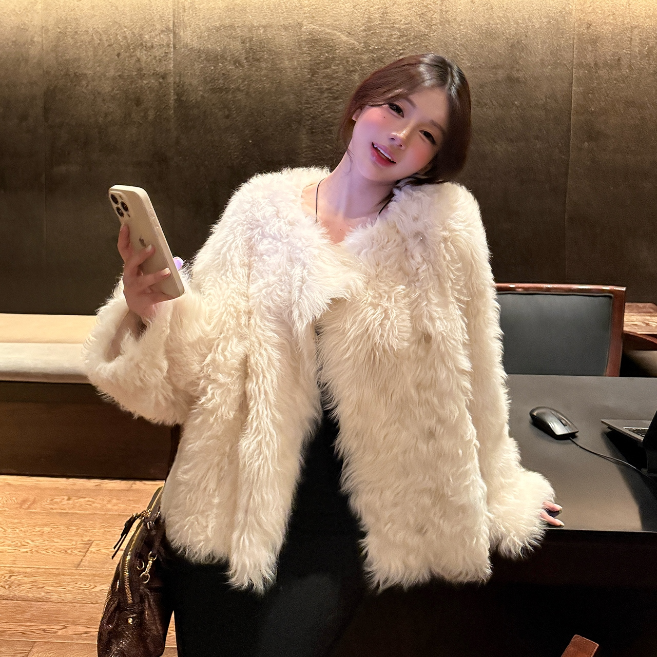 Fbb limit 韩女托卡意大利托斯卡纳皮毛一体短款皮草外套D253943P